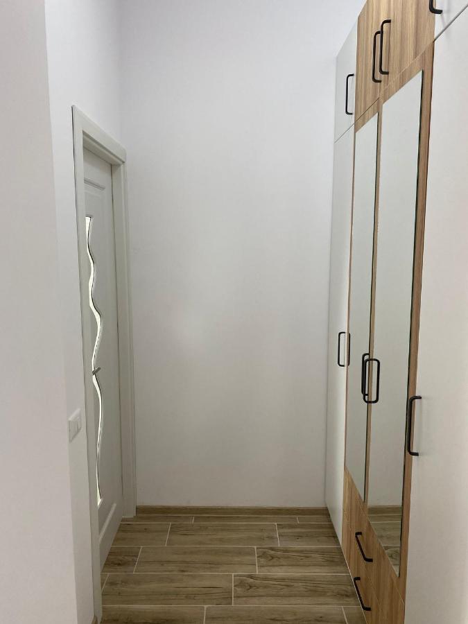 Apartament Apartament Lucian Râmnicu Vâlcea Zewnętrze zdjęcie