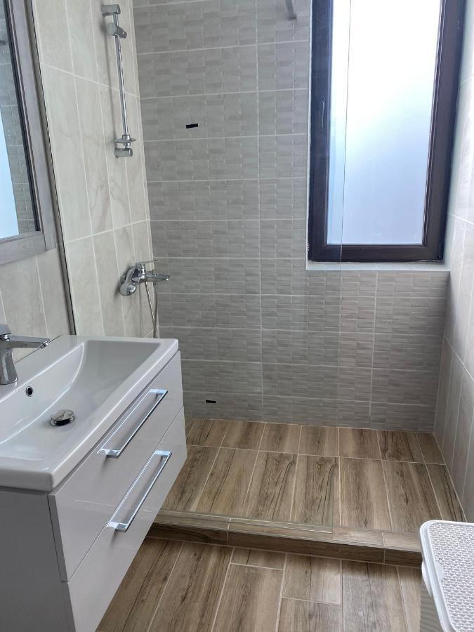 Apartament Apartament Lucian Râmnicu Vâlcea Zewnętrze zdjęcie
