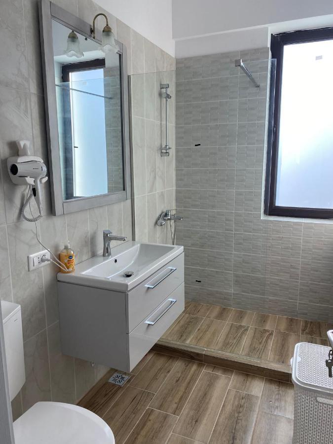 Apartament Apartament Lucian Râmnicu Vâlcea Zewnętrze zdjęcie