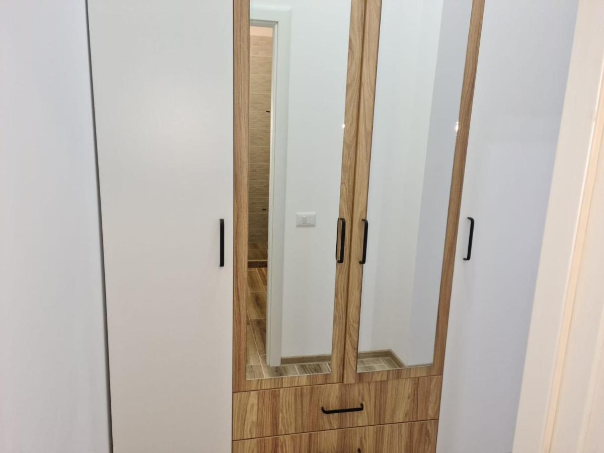 Apartament Apartament Lucian Râmnicu Vâlcea Zewnętrze zdjęcie