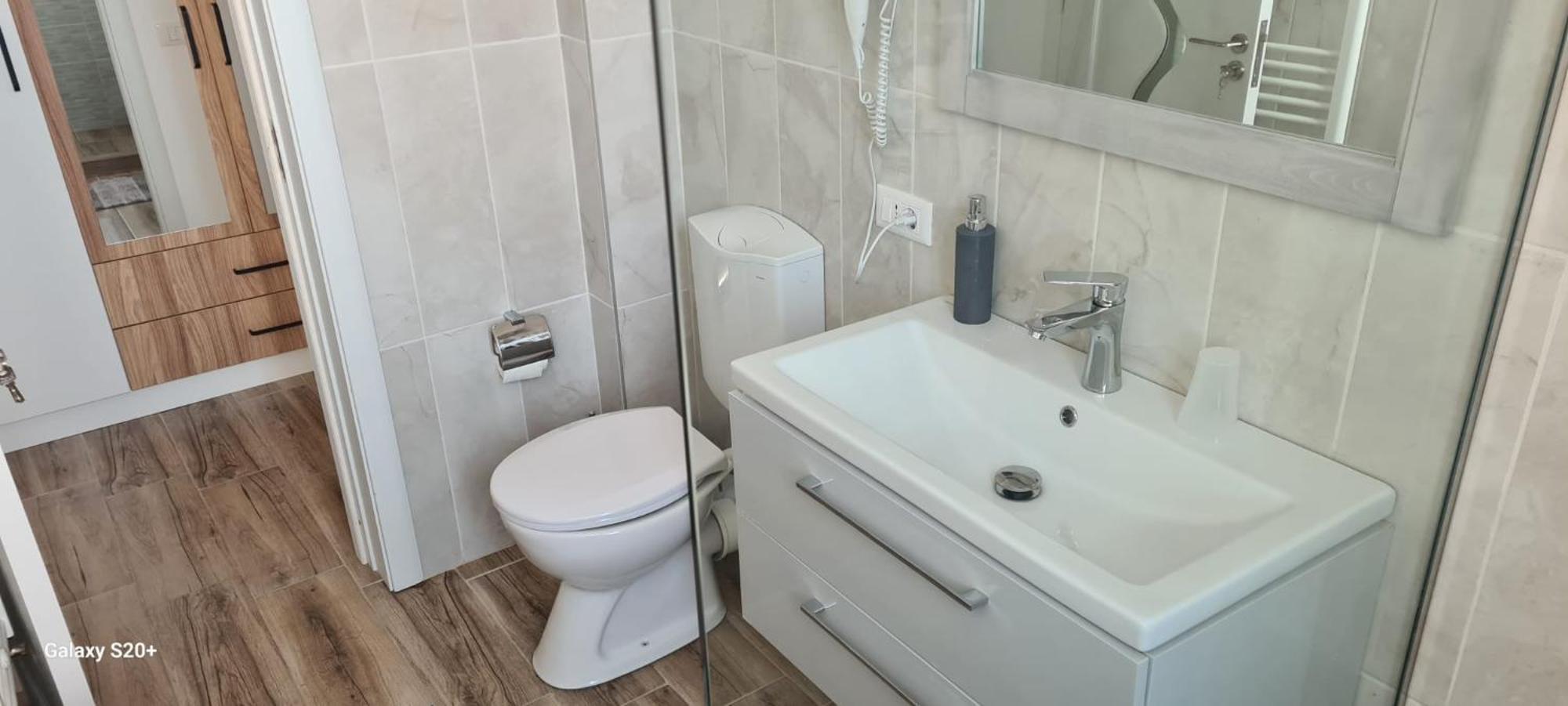 Apartament Apartament Lucian Râmnicu Vâlcea Zewnętrze zdjęcie