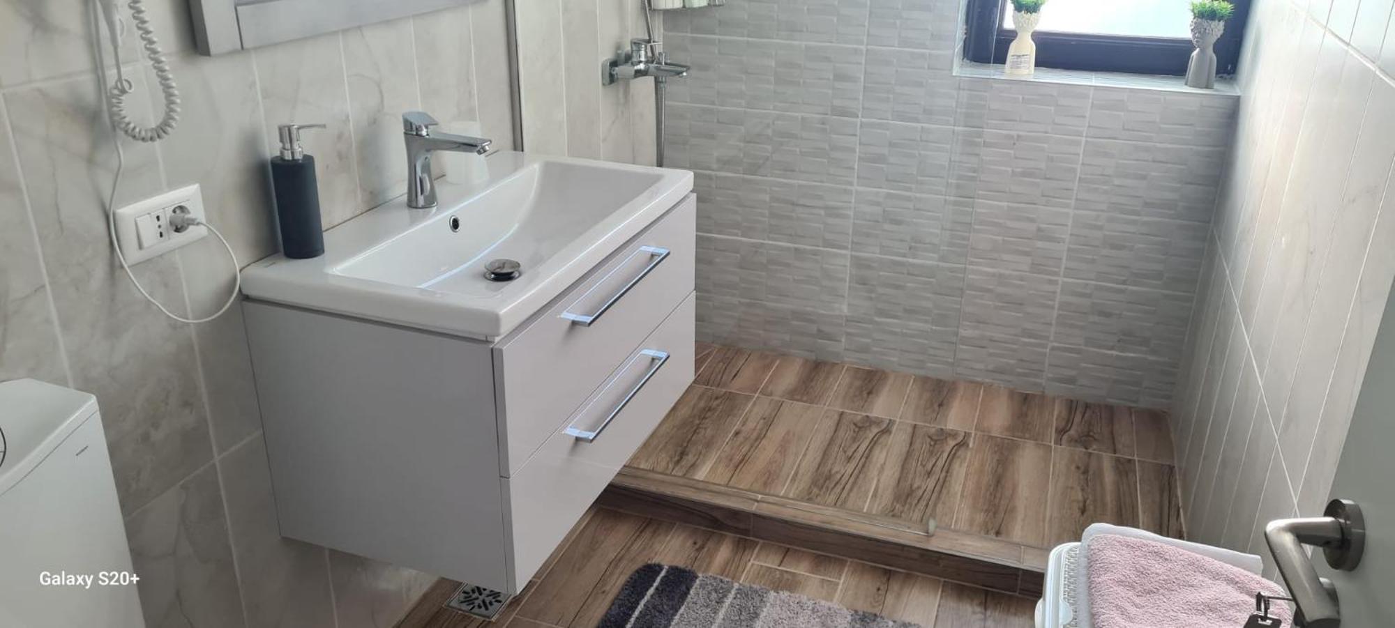 Apartament Apartament Lucian Râmnicu Vâlcea Zewnętrze zdjęcie