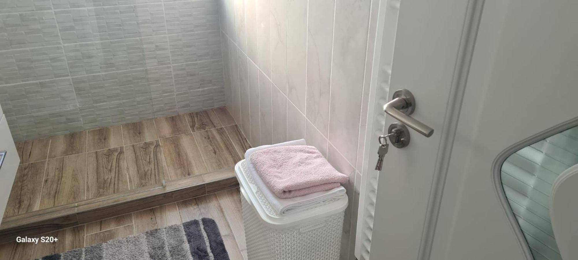 Apartament Apartament Lucian Râmnicu Vâlcea Zewnętrze zdjęcie