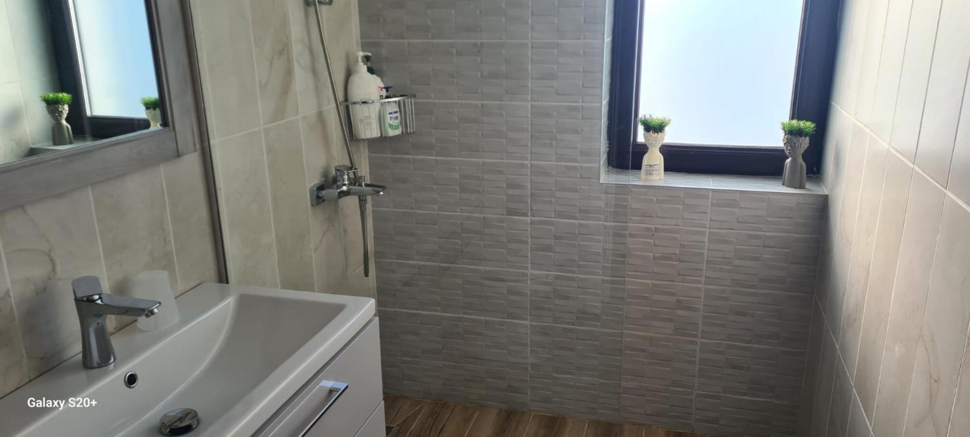 Apartament Apartament Lucian Râmnicu Vâlcea Zewnętrze zdjęcie