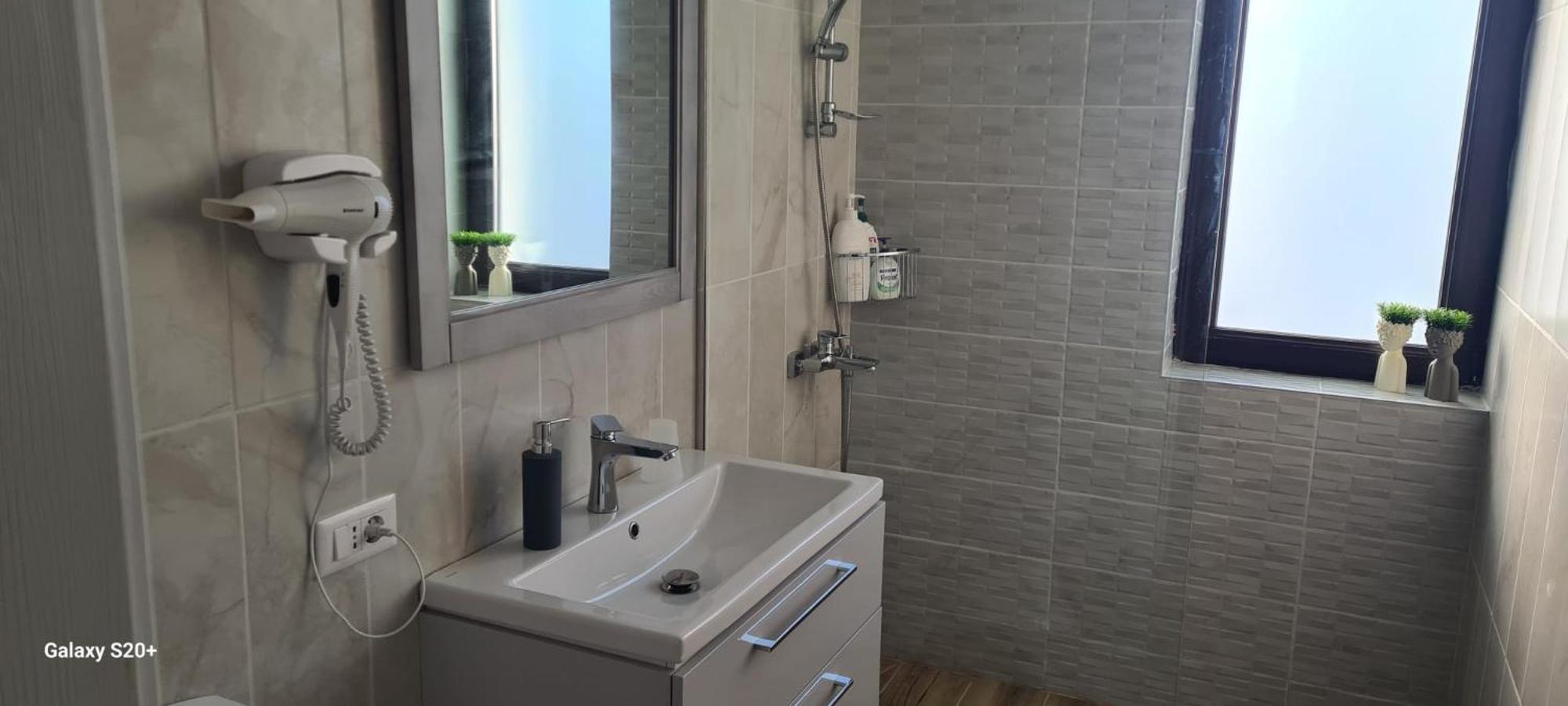 Apartament Apartament Lucian Râmnicu Vâlcea Zewnętrze zdjęcie