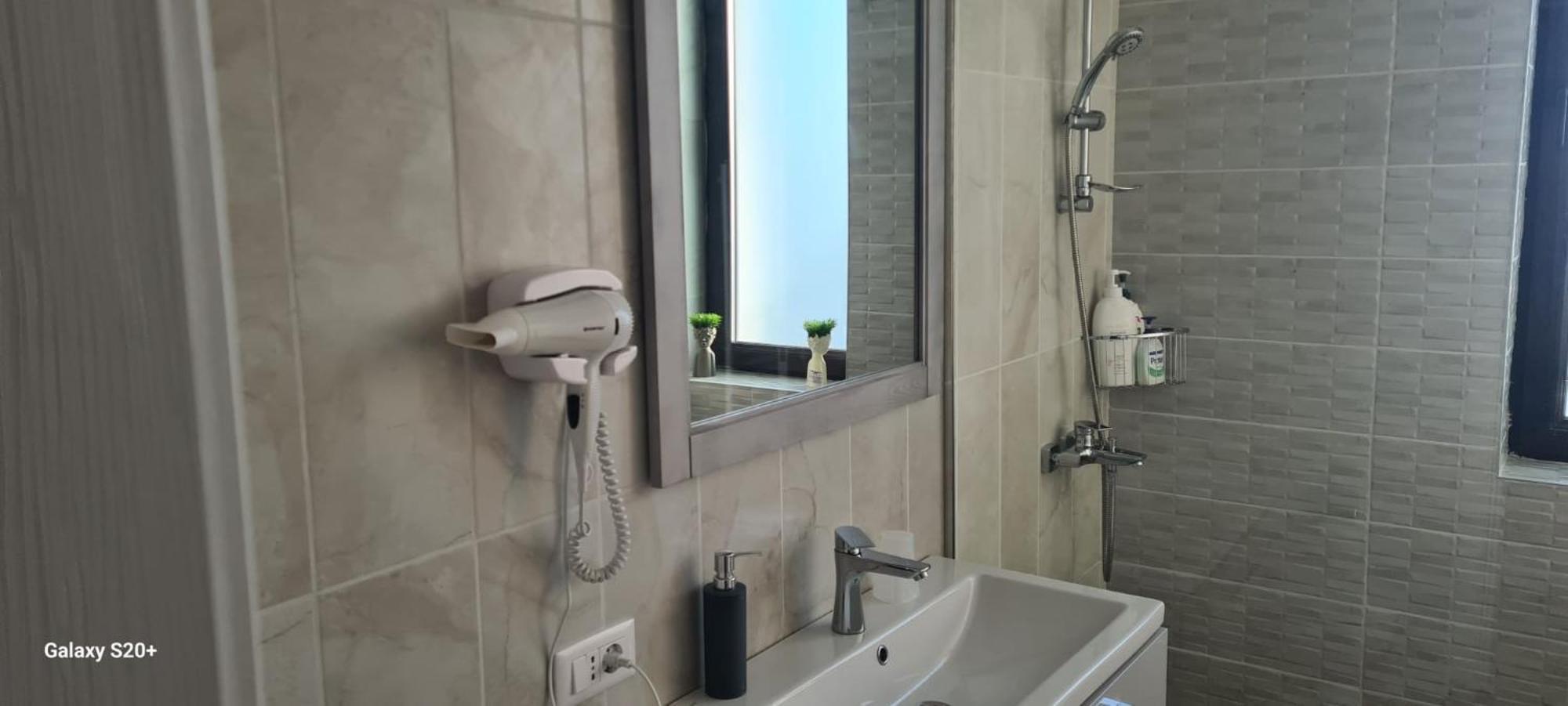Apartament Apartament Lucian Râmnicu Vâlcea Zewnętrze zdjęcie